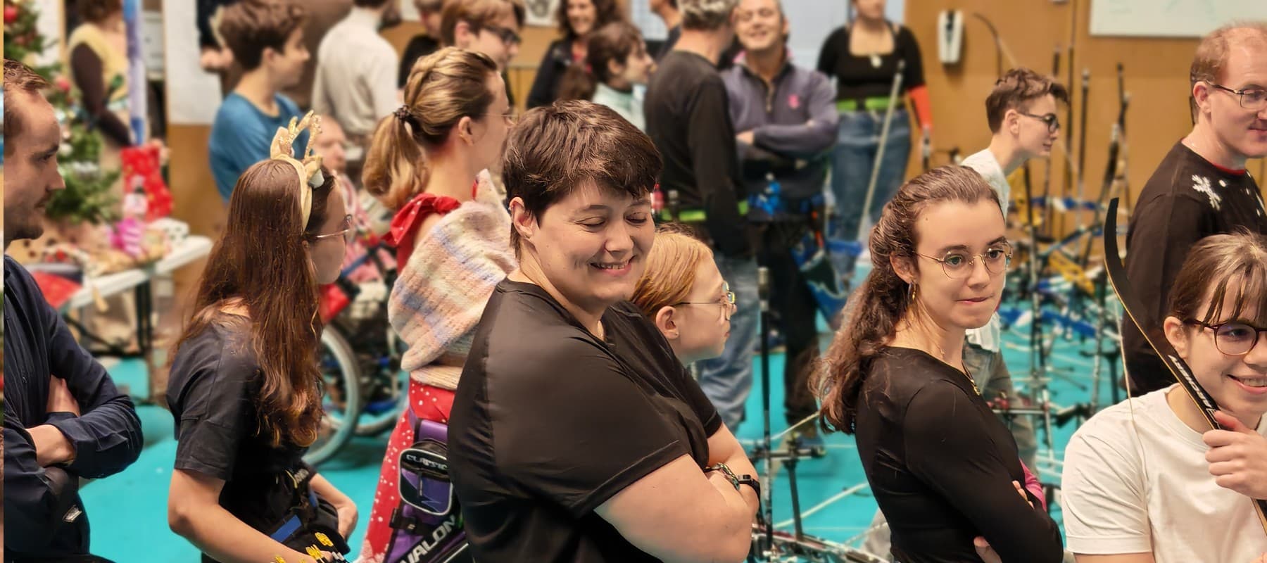 Archers du club rassemblés dans la salle de tir